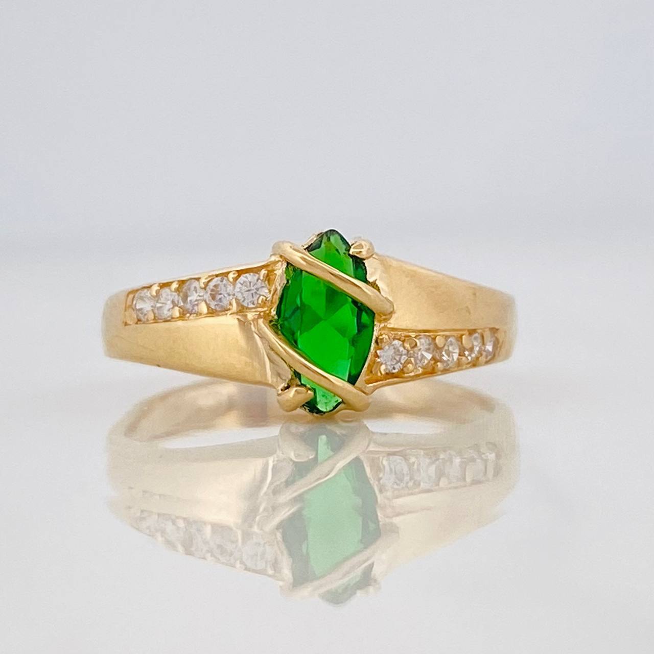 Anillo Solitario Rombo 2.75g / T7 1/4 Oro Amarillo 18K