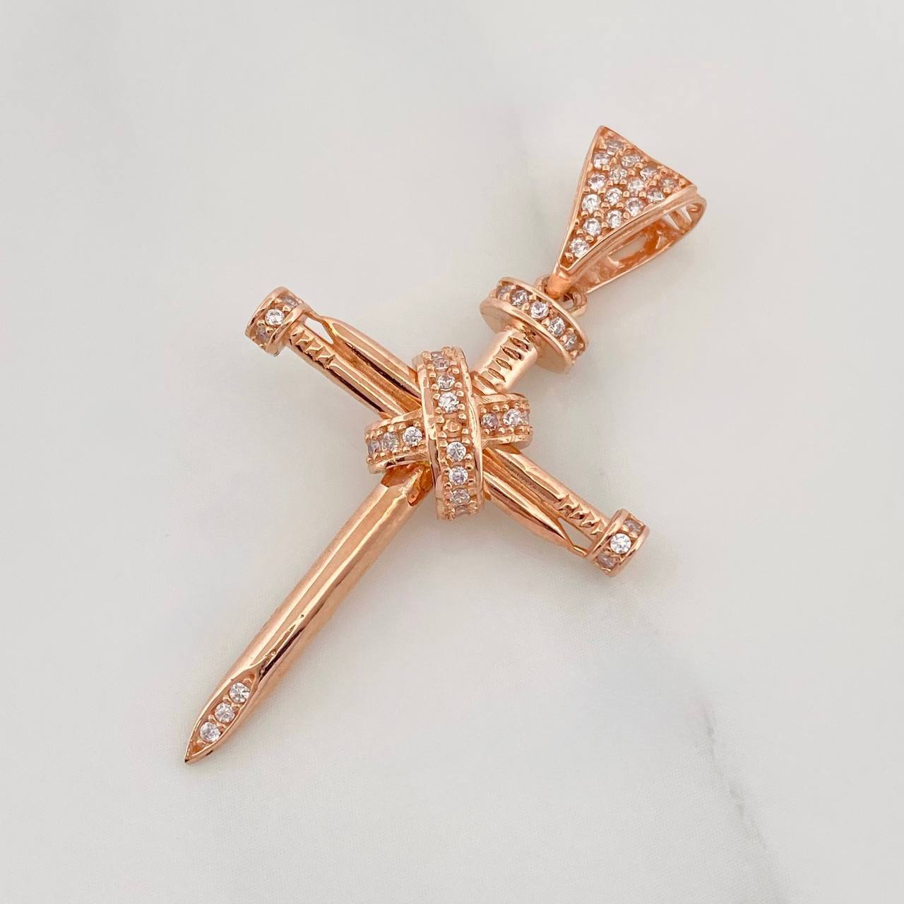 Dije Cruz Clavo 3.35g / 4cm Oro Rosa 18K