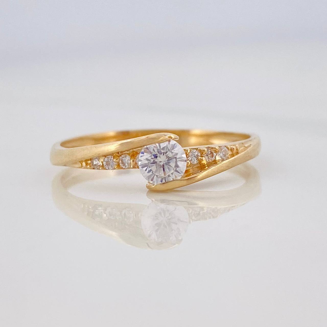 Anillo Solitario 1.9g / T7 1/2 Oro Amarillo 18K