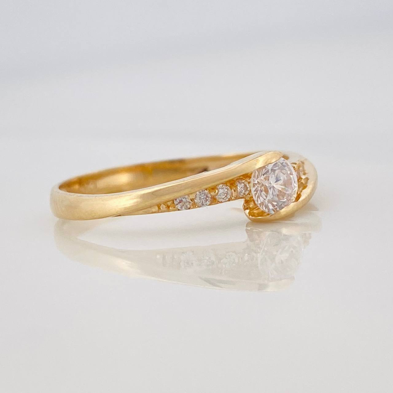 Anillo Solitario 1.9g / T7 1/2 Oro Amarillo 18K