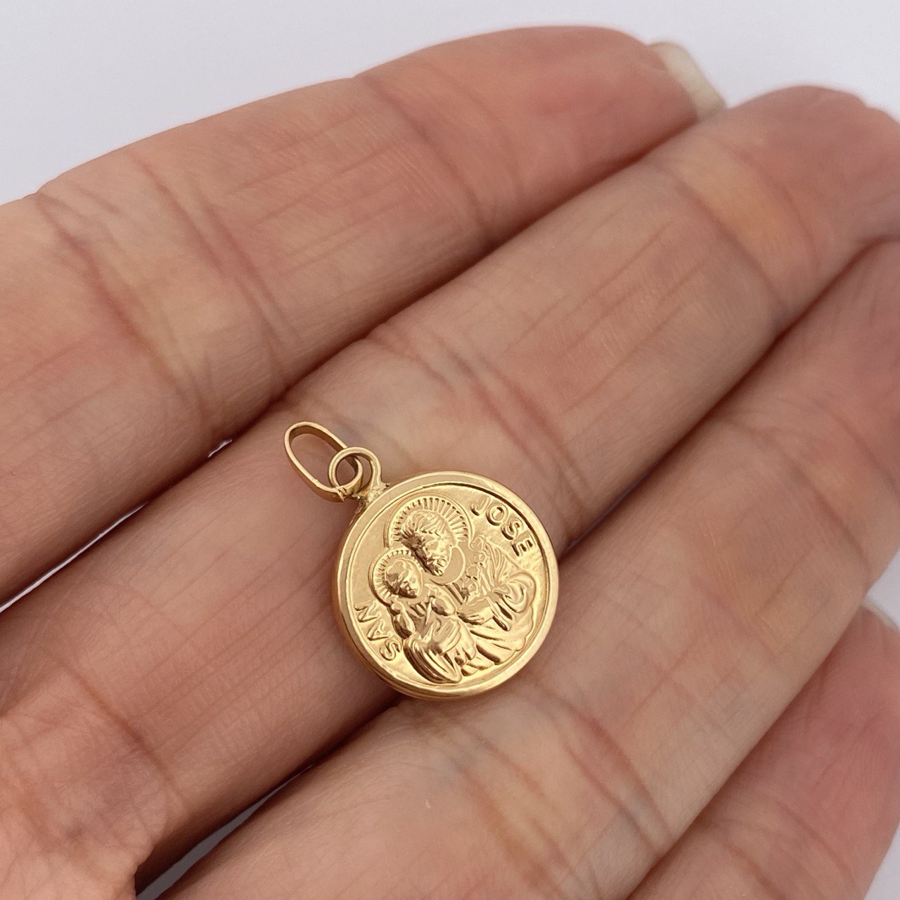 Dije San Jose 0.9gr / 2cm / Oro Amarillo 18K $