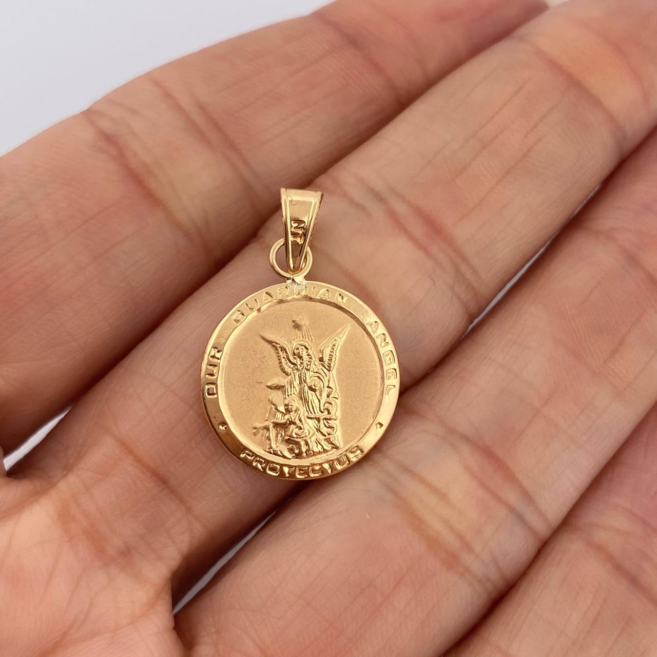 Dije Angel De La Guarda 1.2gr / 2.3cm / Oro Amarillo 18K $