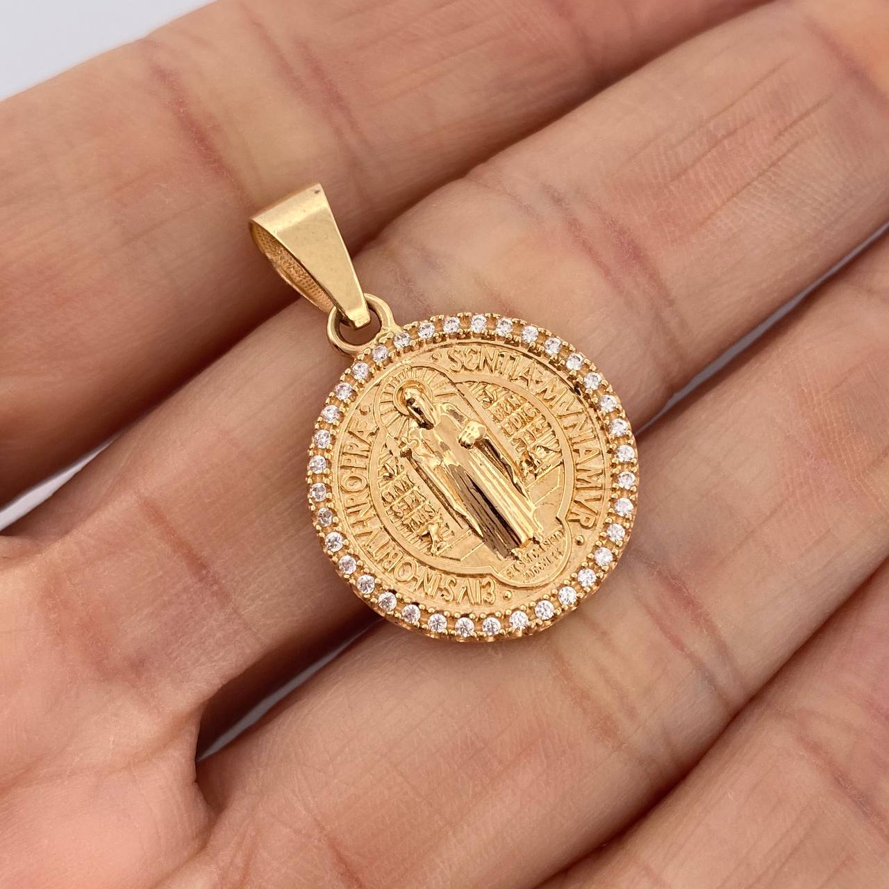 Dije San Benito 4.25gr / 2.9cm / Oro Amarillo 18K $