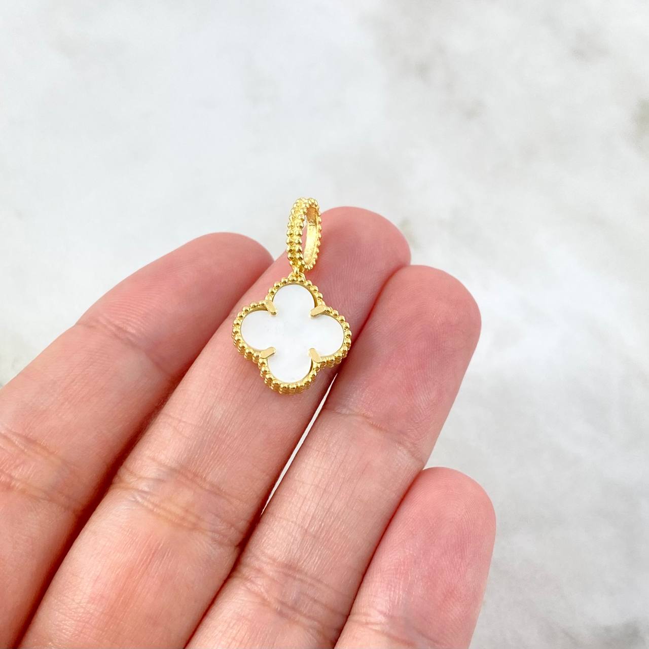 Dije Trebol VCyA 2.15gr / 2.3cm / Nacar Blanco Oro Amarillo +4