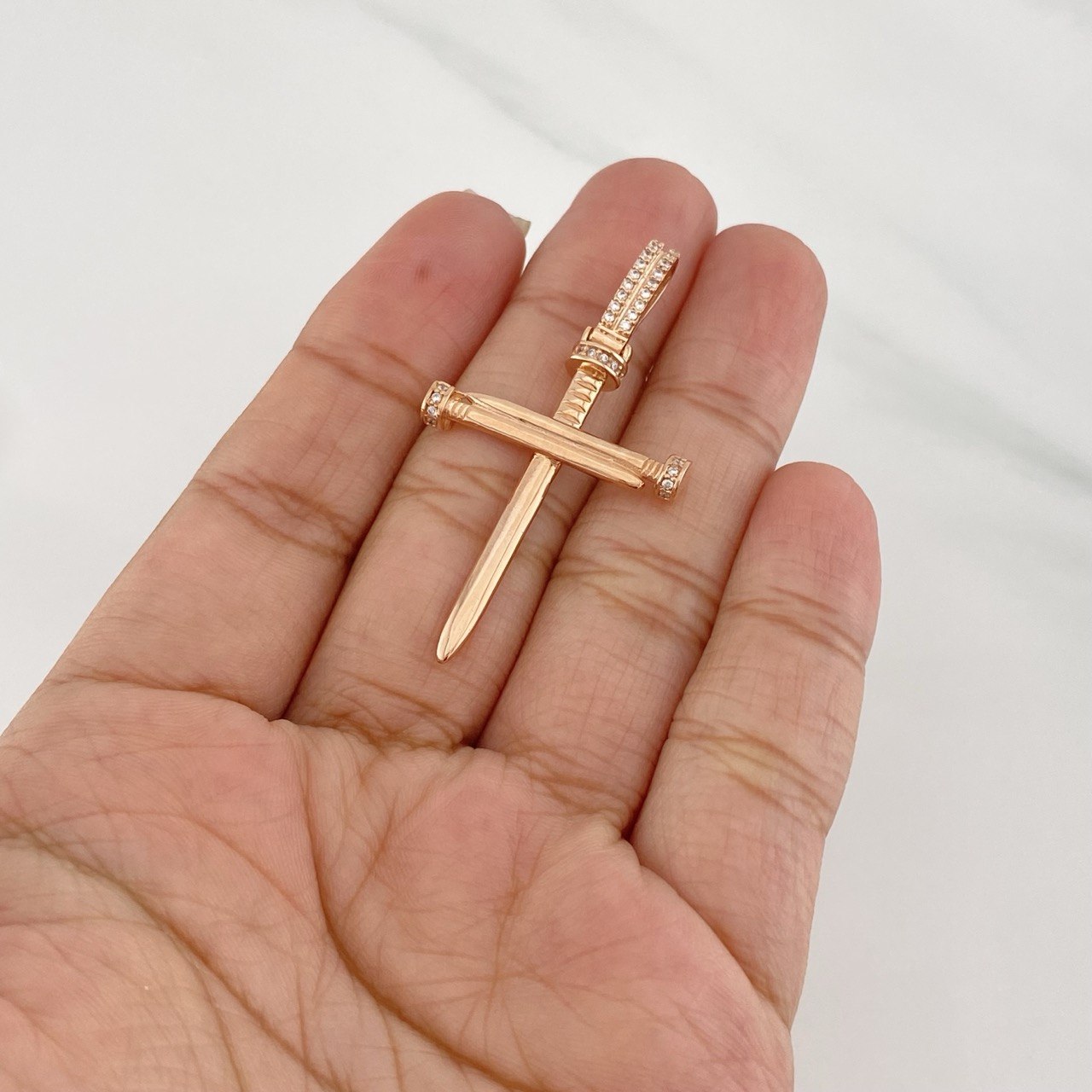 Dije Cruz Clavo 3.95g / 5cm Oro Rosa 18K