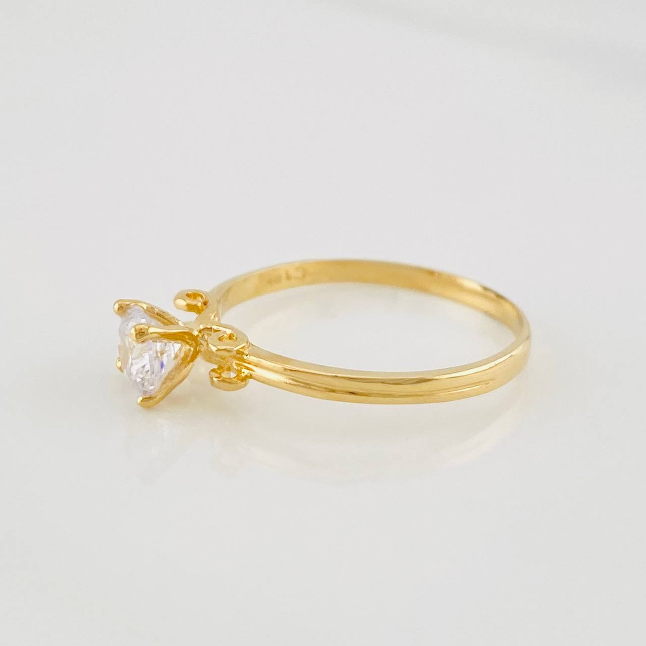 Anillo Solitario 1.55g / T6 Oro Amarillo 18K