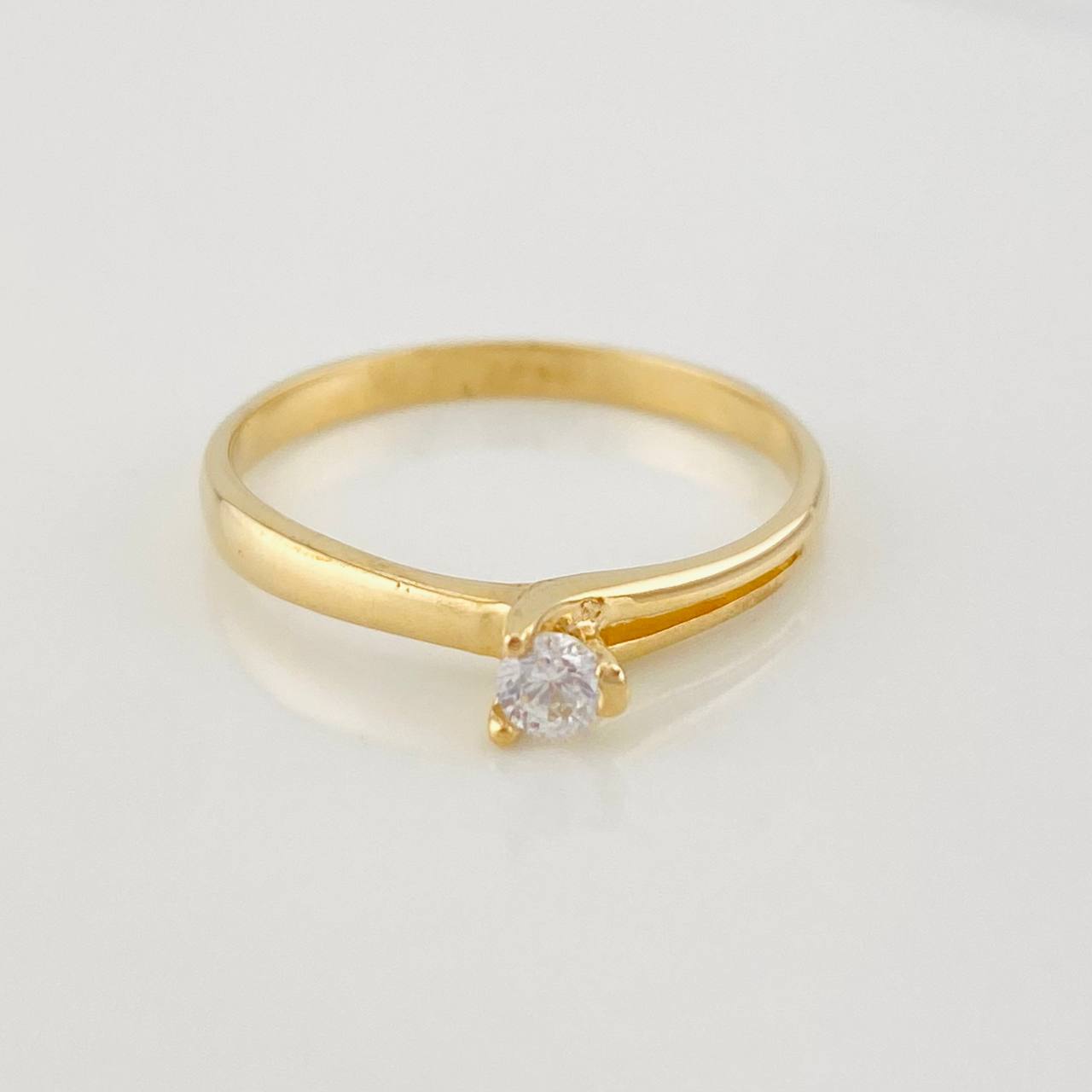 Anillo Solitario 1.95g / T7 Oro Amarillo 18K