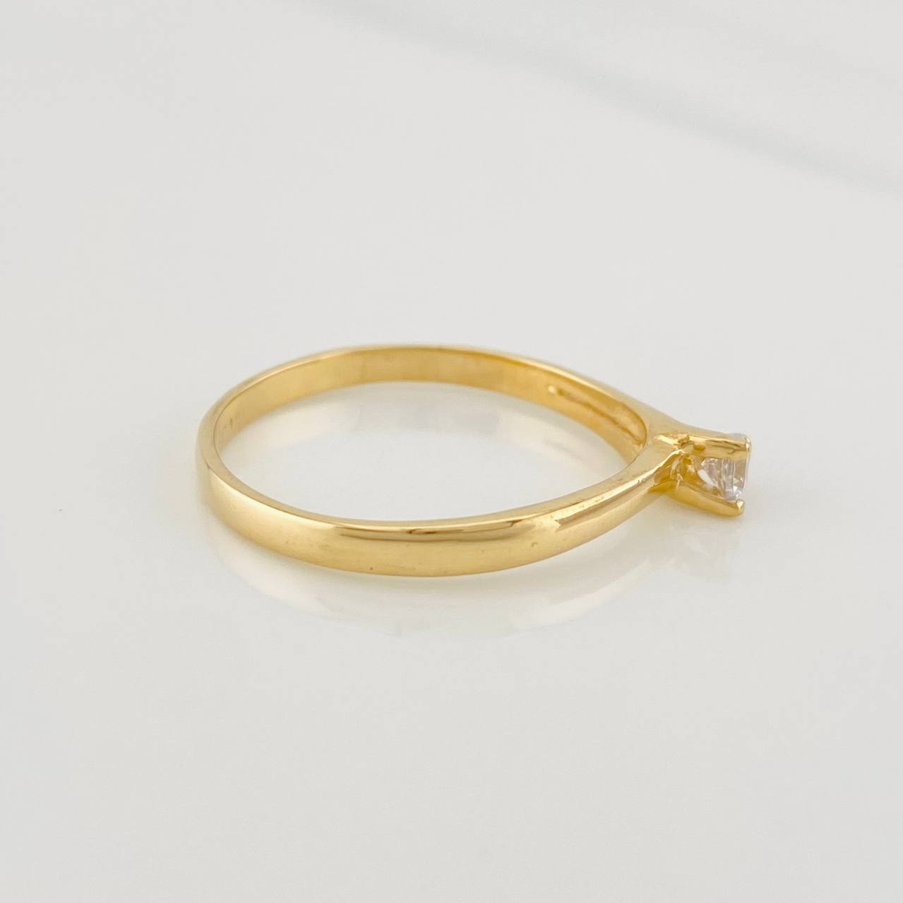 Anillo Solitario 1.95g / T7 Oro Amarillo 18K