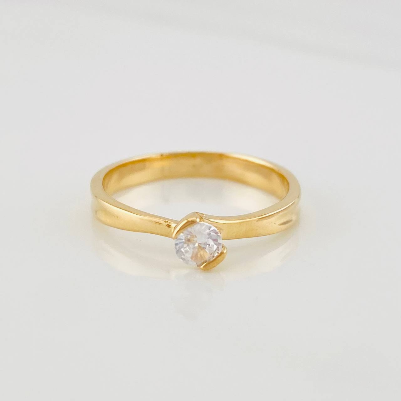 Anillo Solitario 2.65g / T7 Oro Amarillo 18K