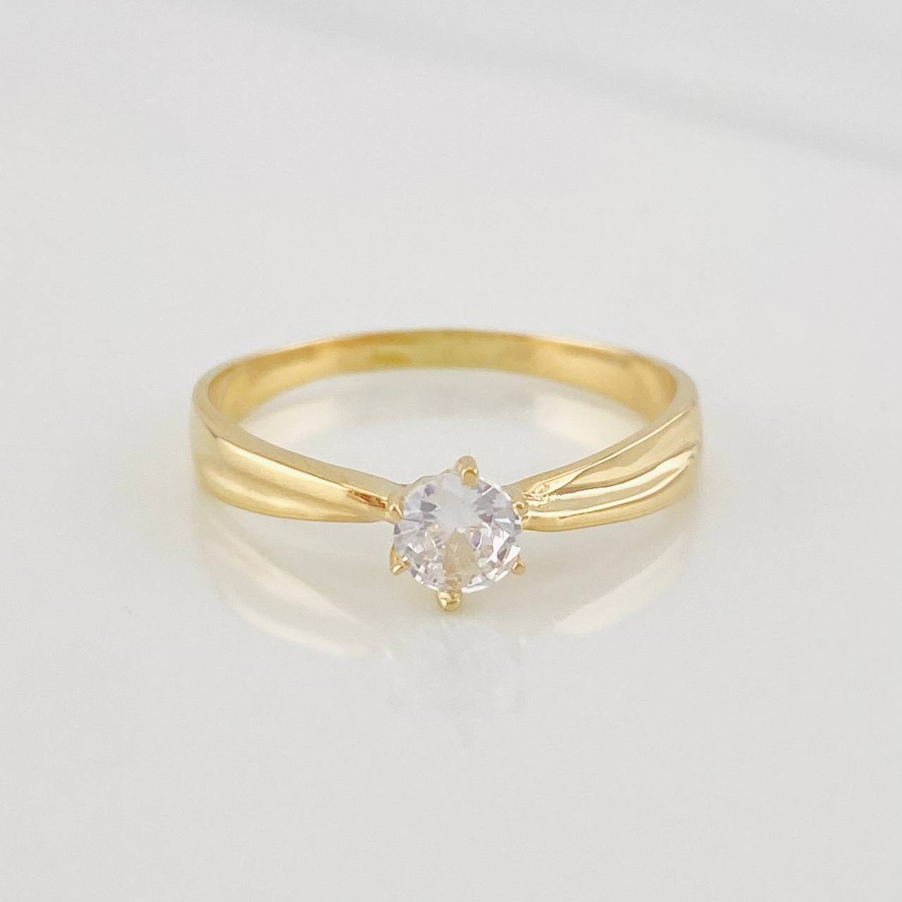 Anillo Solitario 1.95g / T8 Oro Amarillo 18K