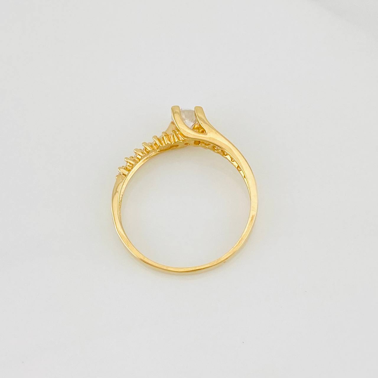 Anillo Solitario Curvo 1.75g / T5 3/4 Oro Amarillo 18K