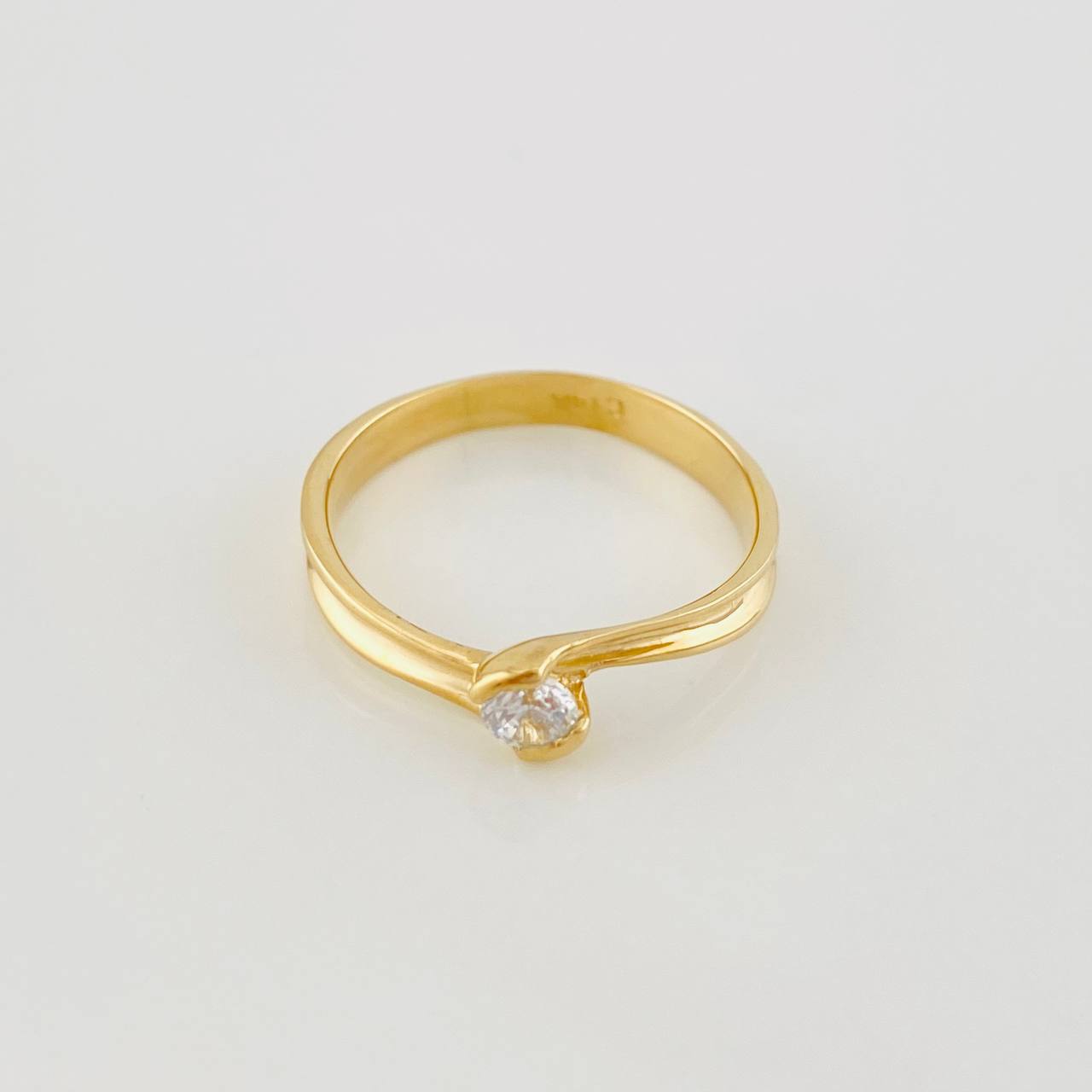 Anillo Solitario Curvo 2.1g / T6 Oro Amarillo 18K