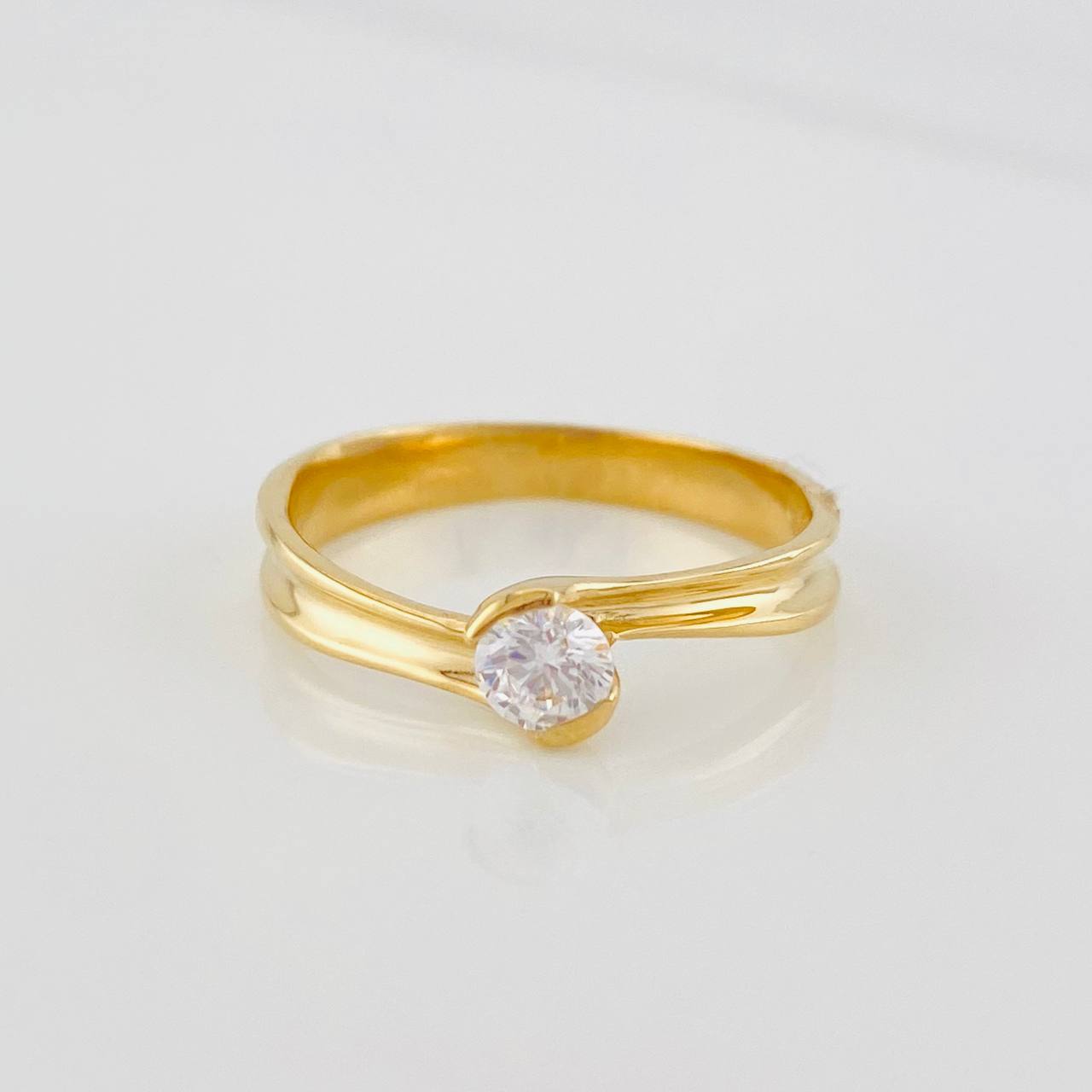 Anillo Solitario Curvo 2.1g / T5 1/2 Oro Amarillo 18K