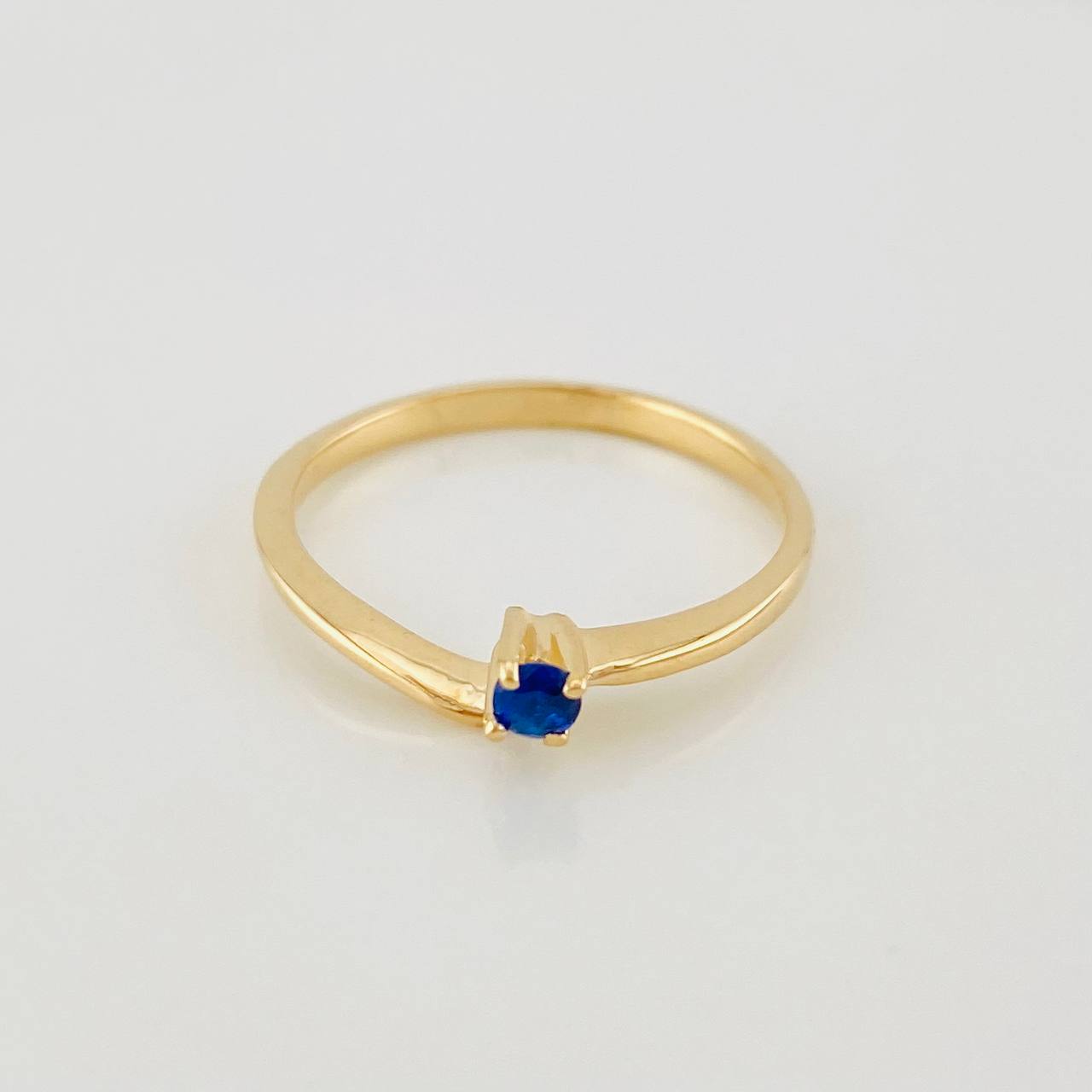 Anillo Solitario Curvo 1.7g / T6 Oro Amarillo 18K