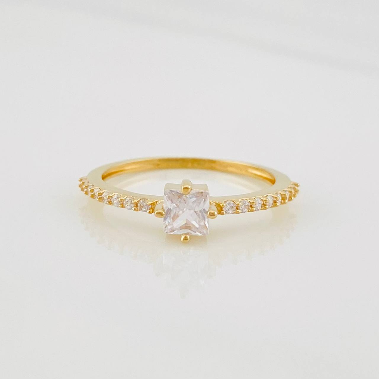 Anillo Solitario Cuadrado 1.8g / T6 1/4 Oro Amarillo 18K