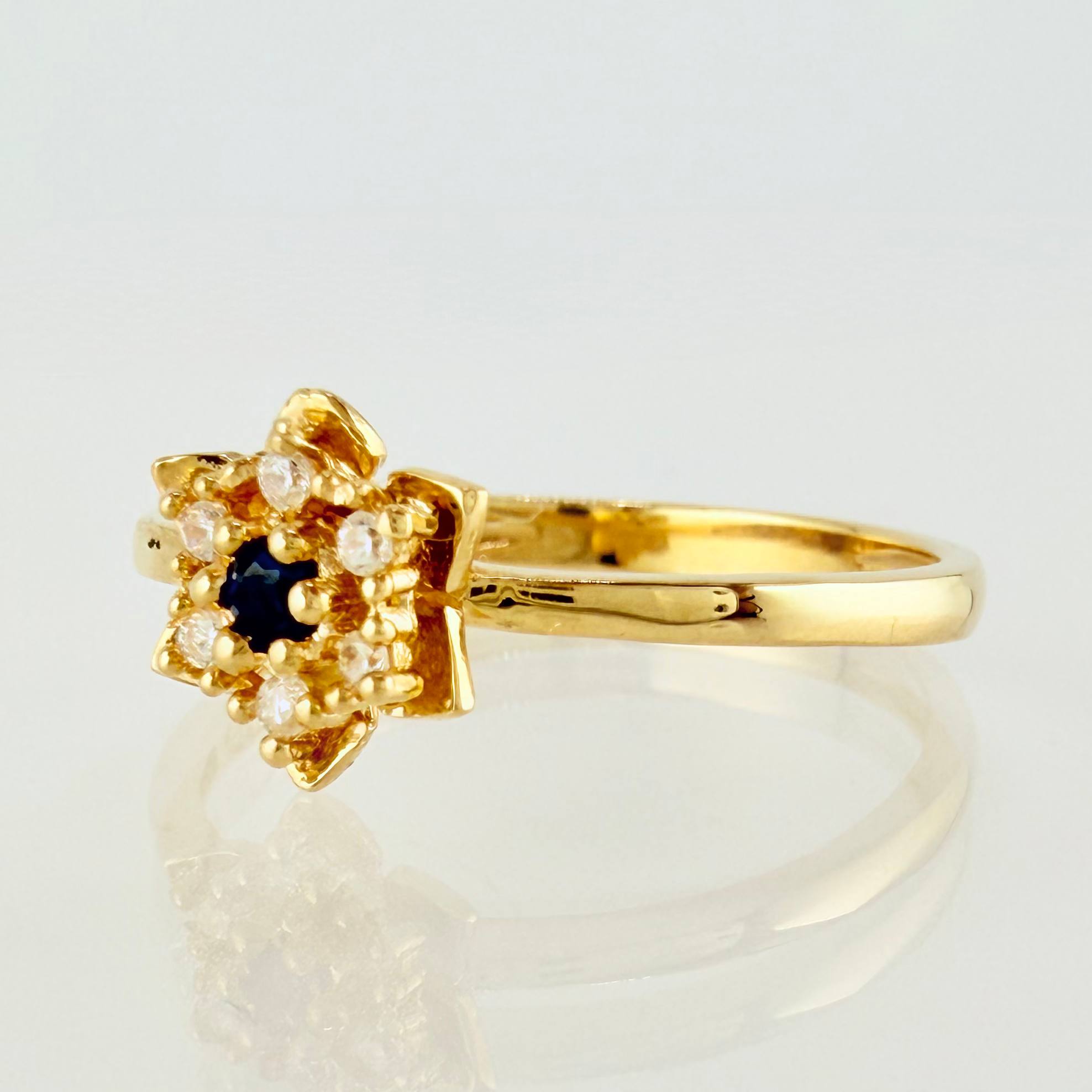 Anillo Flor 2.15gr / 7 3 /4 / Oro Amarillo 18K