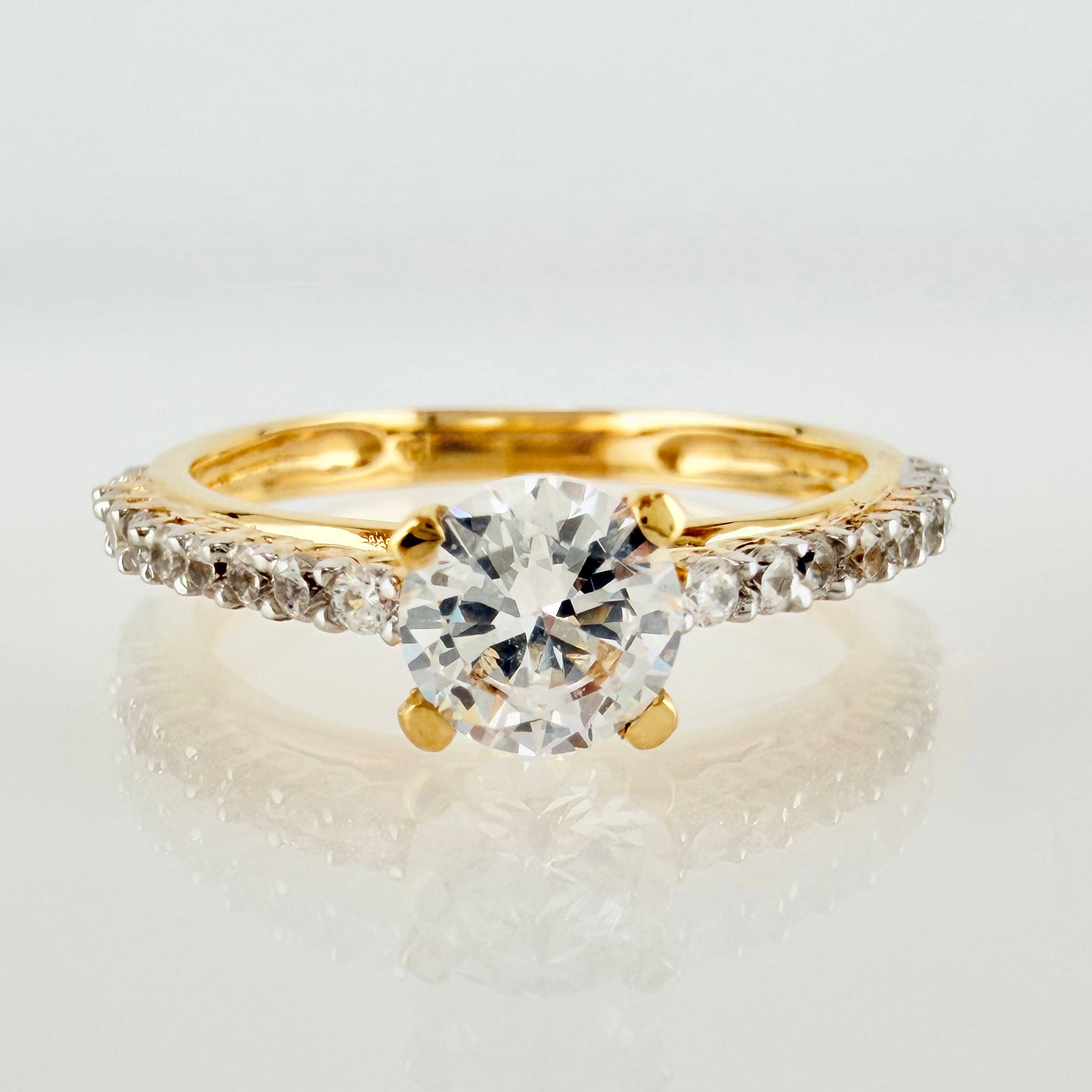 Anillo Solitario 2.6gr / T7 / Oro Amarillo 18K