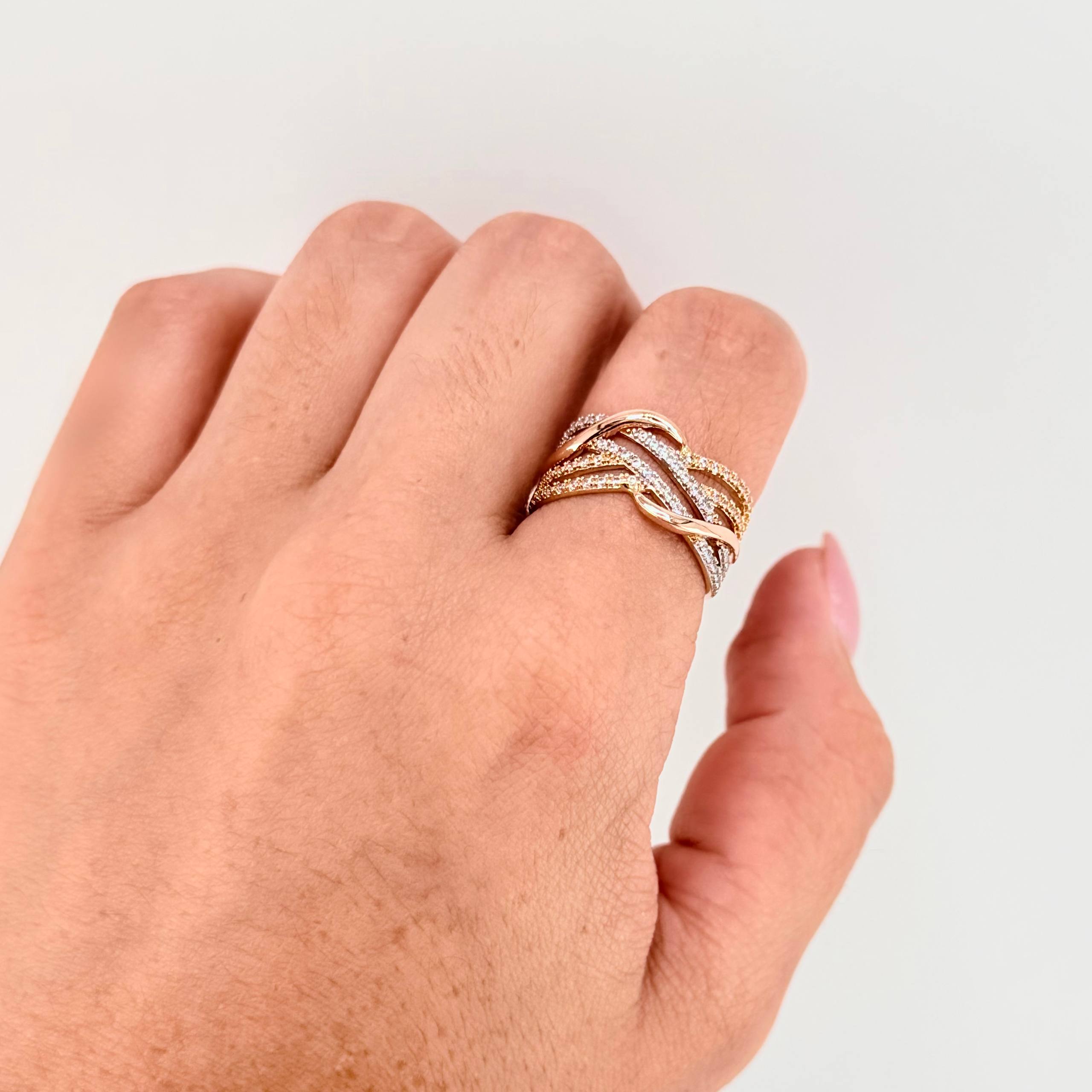 Anillo Lineas Entrelazadas 4.65gr / T7 / Tres Oros 18K ©