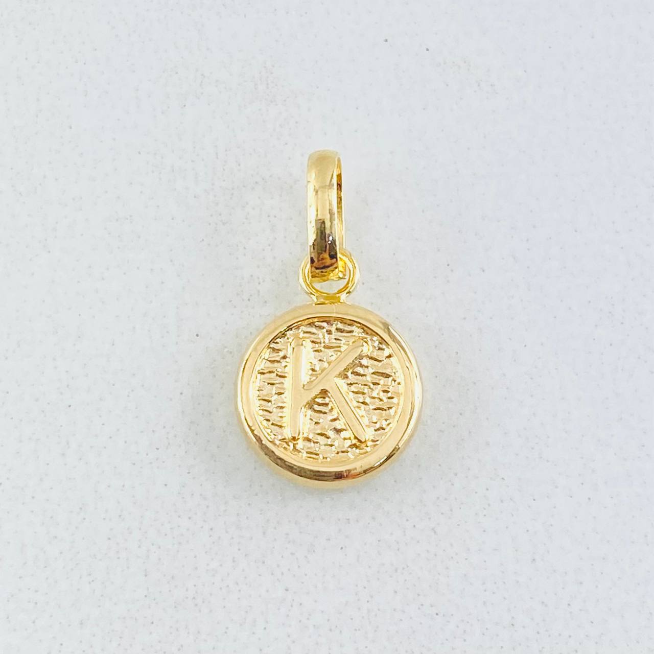 Dije Letra K 0.4gr / 1.5cm / Oro Amarillo 18K ©