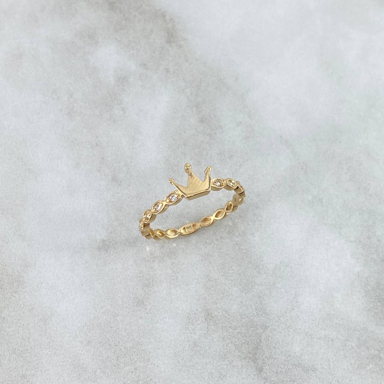Anillo Churumbela Corona 1.55gr / T7 1/2 / Circones Blancos Oro Amarillo