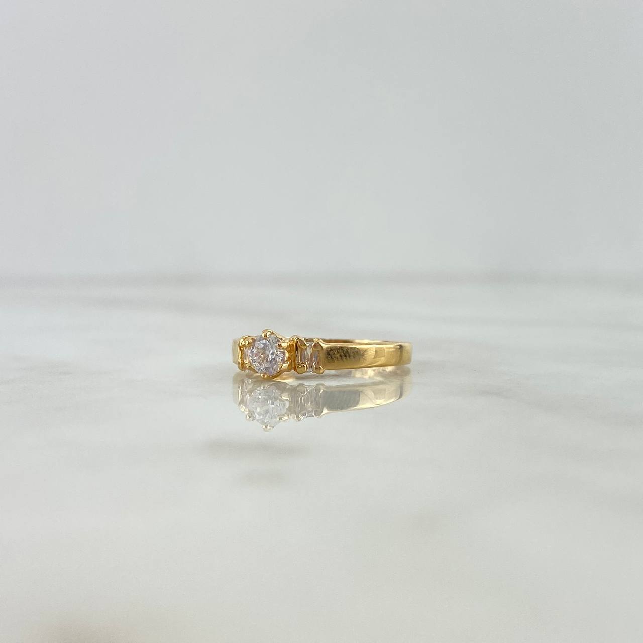 Anillo Solitario Rectangulo 2.2gr / T6 / Ovalado Circon Blanco Oro Amarillo
