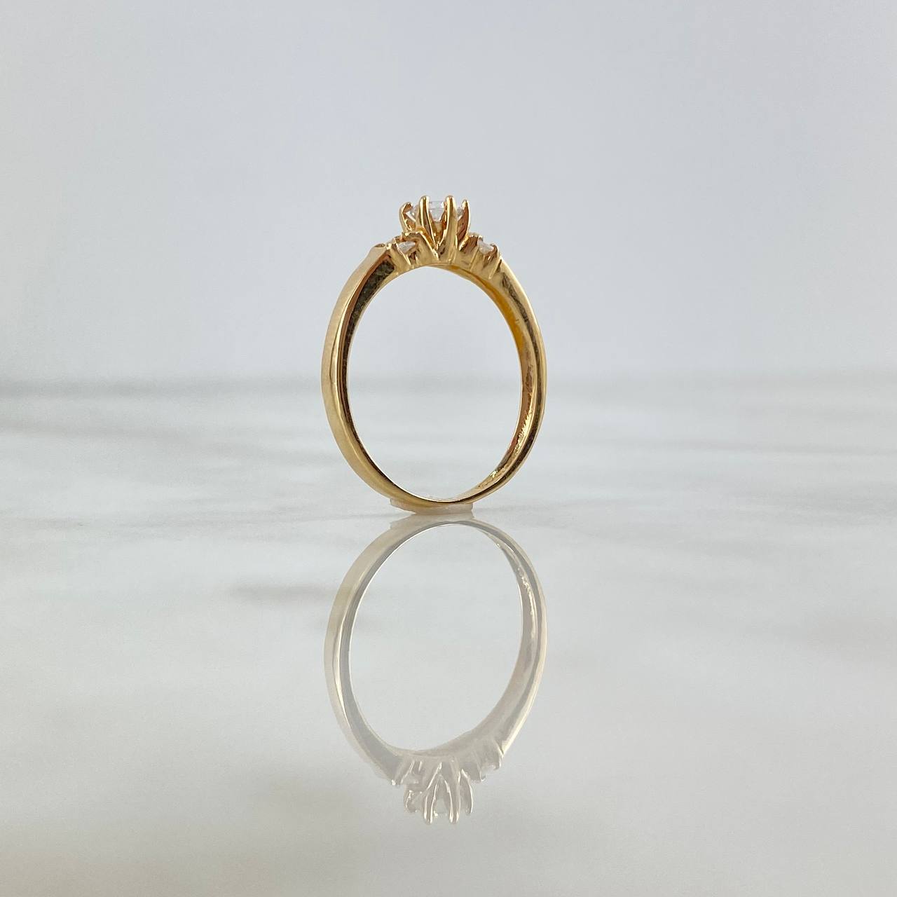 Anillo Solitario Rectangulo 2.2gr / T6 / Ovalado Circon Blanco Oro Amarillo