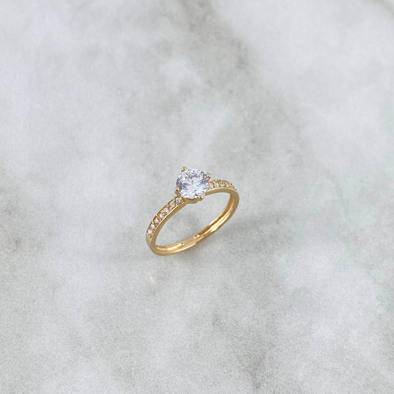 Anillo Solitario Churumbela 1.3gr / T5 1/4 / Circulo Circon Blanco Oro Amarillo