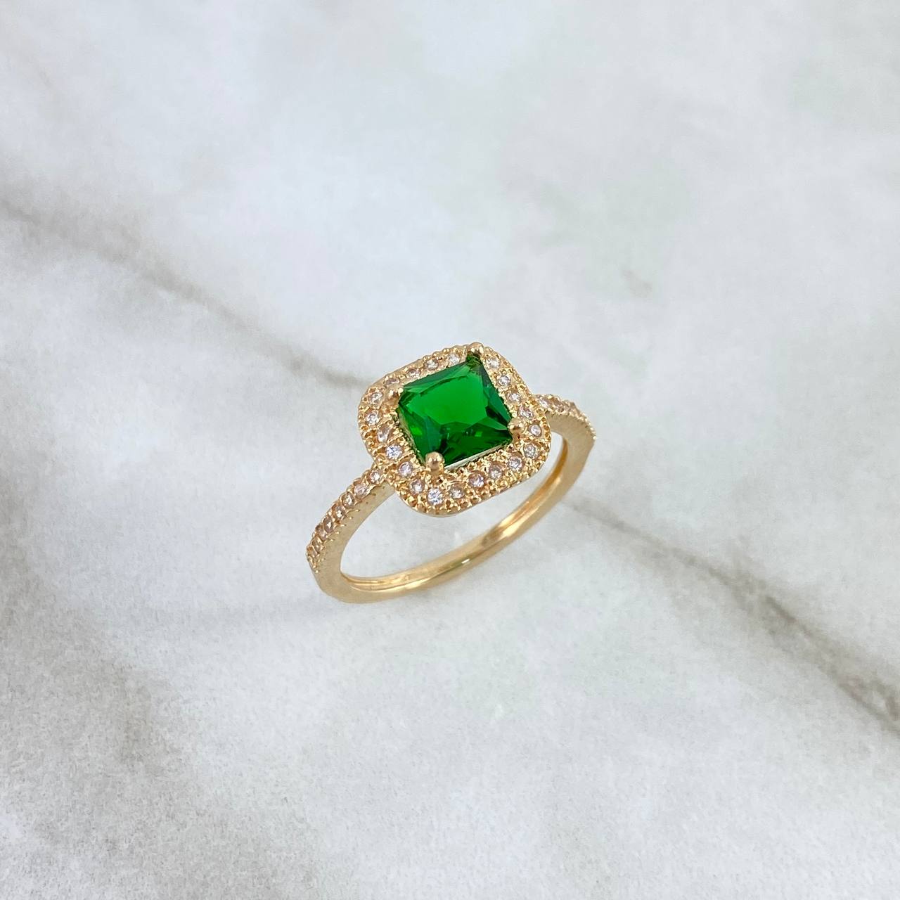 Anillo Solitario Halo Cuadrado 3.45gr / T7 3/4 / Circones Blancos Verde Oro Amarillo 18K ©