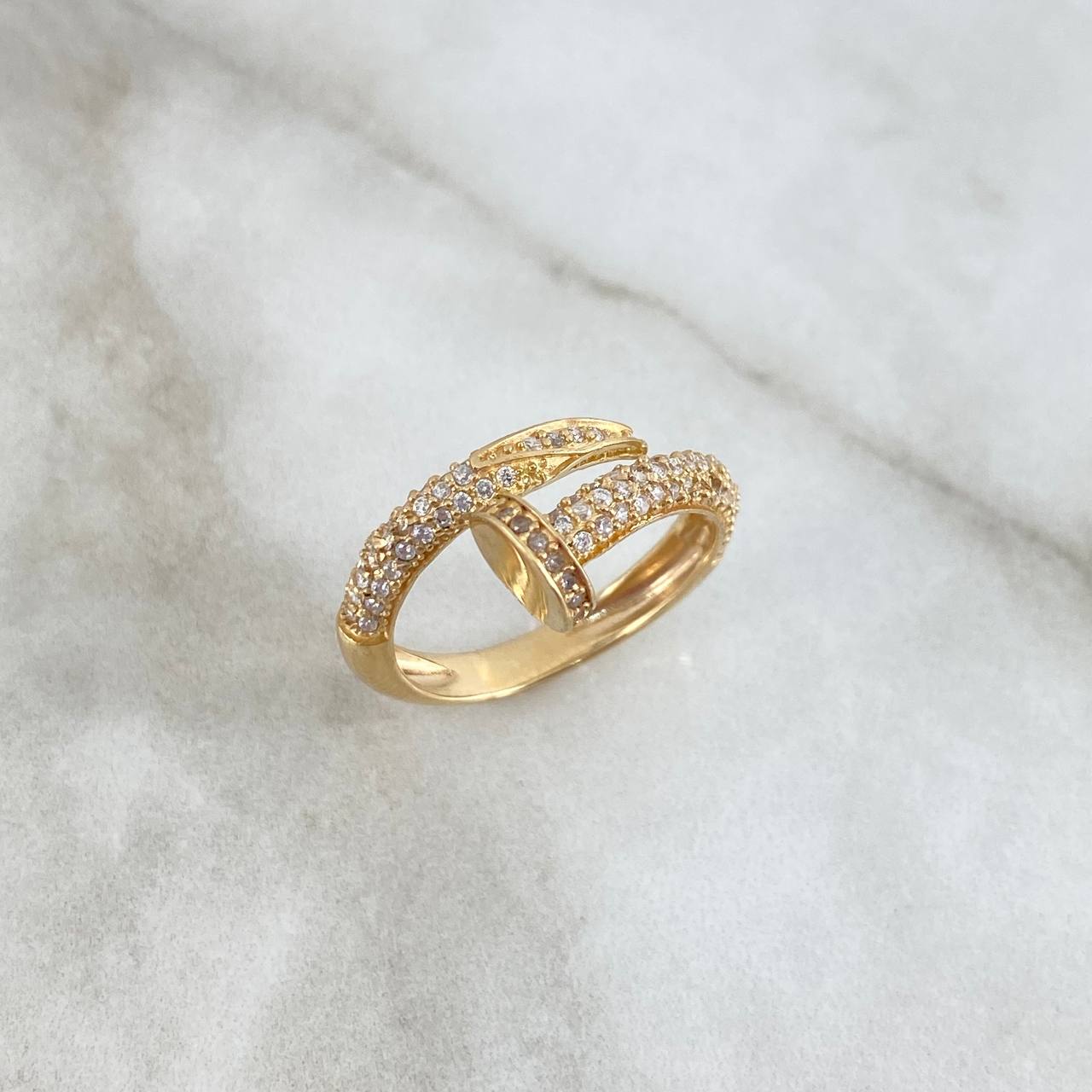Anillo Clavo 4.45gr / T7 / Circones Blancos Oro Amarillo