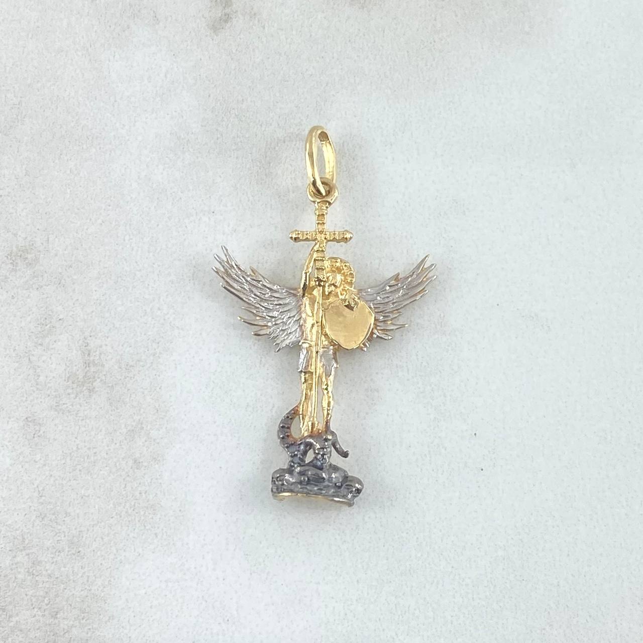 Dije San Miguel Arcángel 2.5gr / 3.5cm / Dos Oros Amarillo Blanco 18K ©