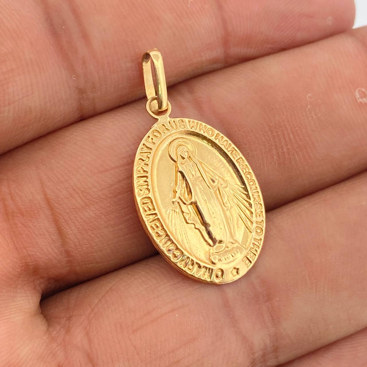 Dije Virgen Milagrosa 1.95gr / 3.1cm / Oro Amarillo 18K $
