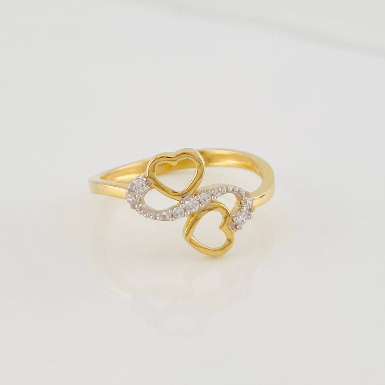 Anillo Corazones 2.2g / T7 3/4 Dos Oros Amarillo Blanco 18K