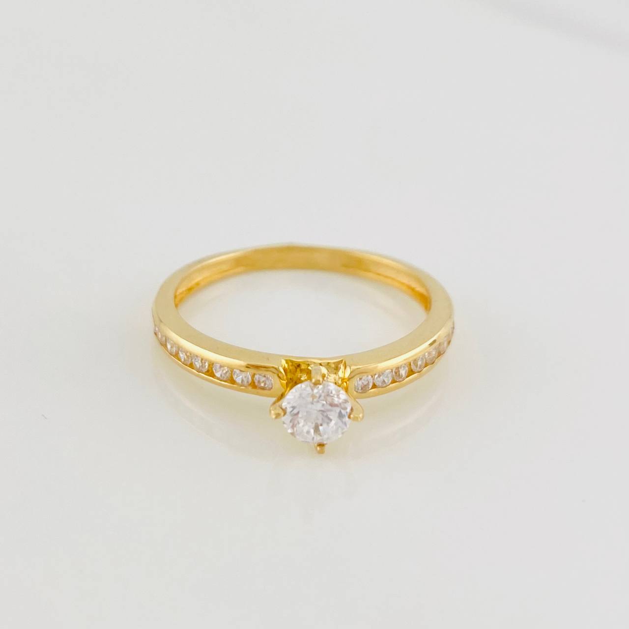 Anillo Solitario Churumbela 2.05g / T6 Oro Amarillo 18K