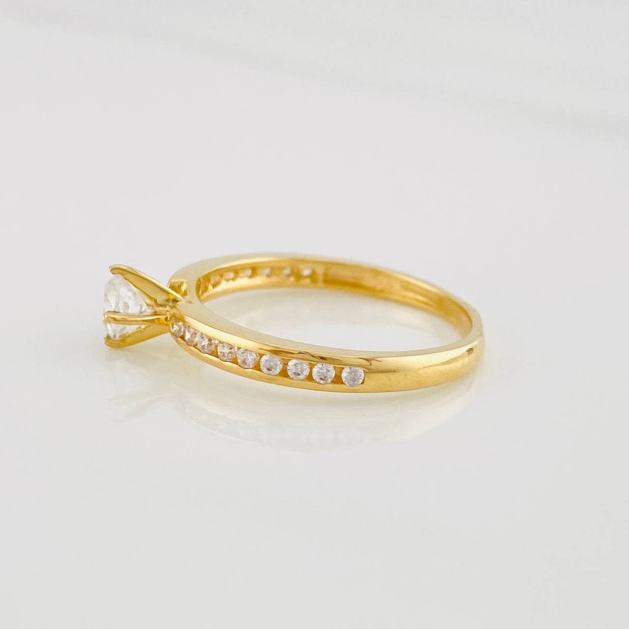 Anillo Solitario Churumbela 2.05g / T6 Oro Amarillo 18K