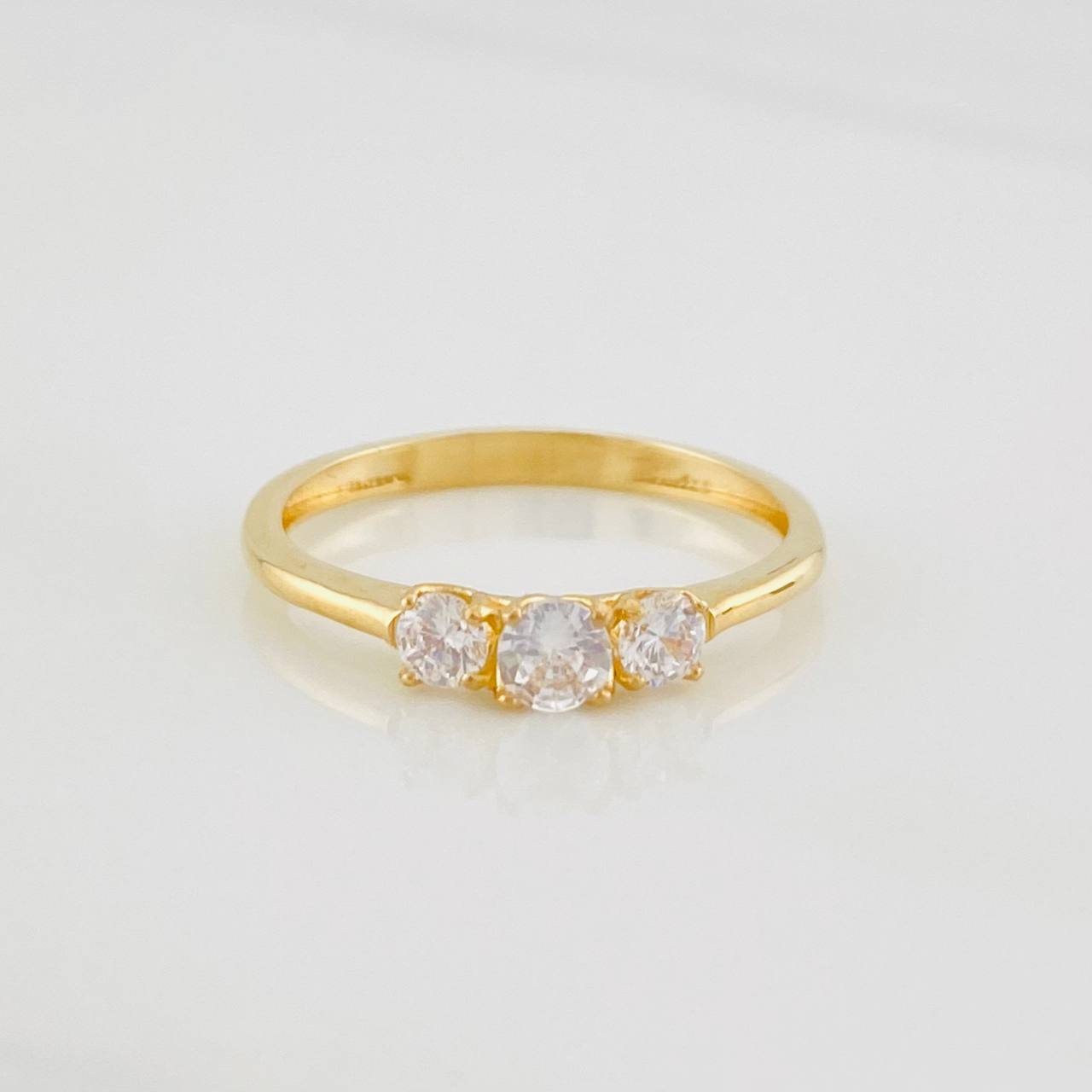 Anillo Solitario Trio 1.55g / T6 3/4 Oro Amarillo 18K