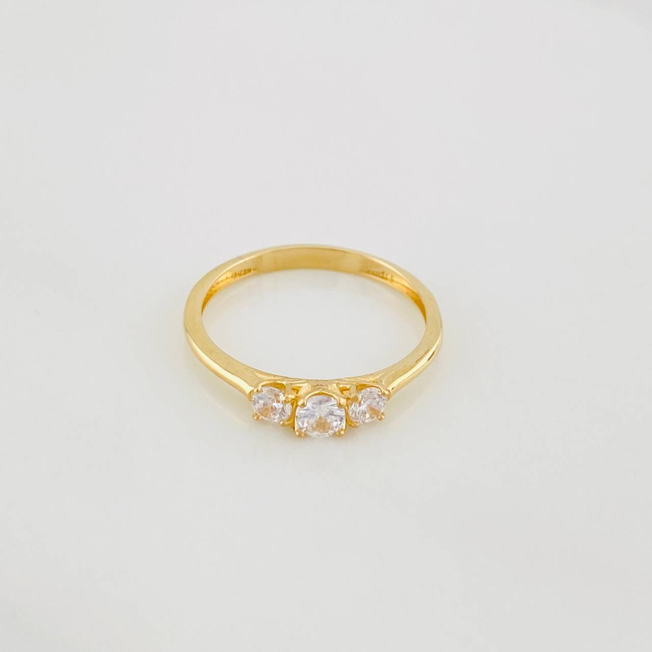 Anillo Solitario Trio 1.55g / T6 3/4 Oro Amarillo 18K