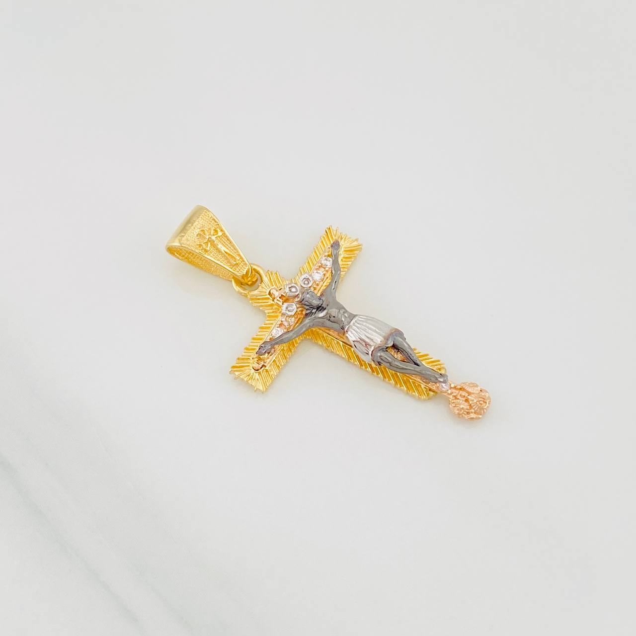 Dije Cruz Cristo 3.2g / 3.5cm Tres Oros 18K