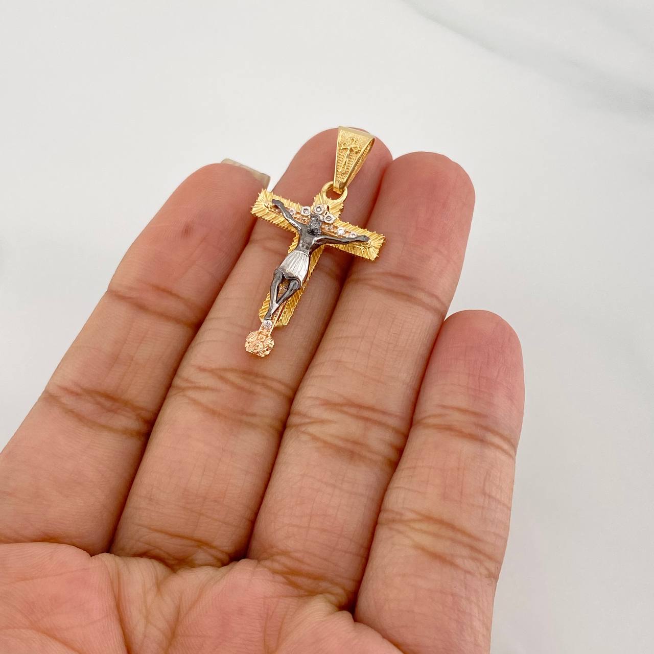 Dije Cruz Cristo 3.2g / 3.5cm Tres Oros 18K