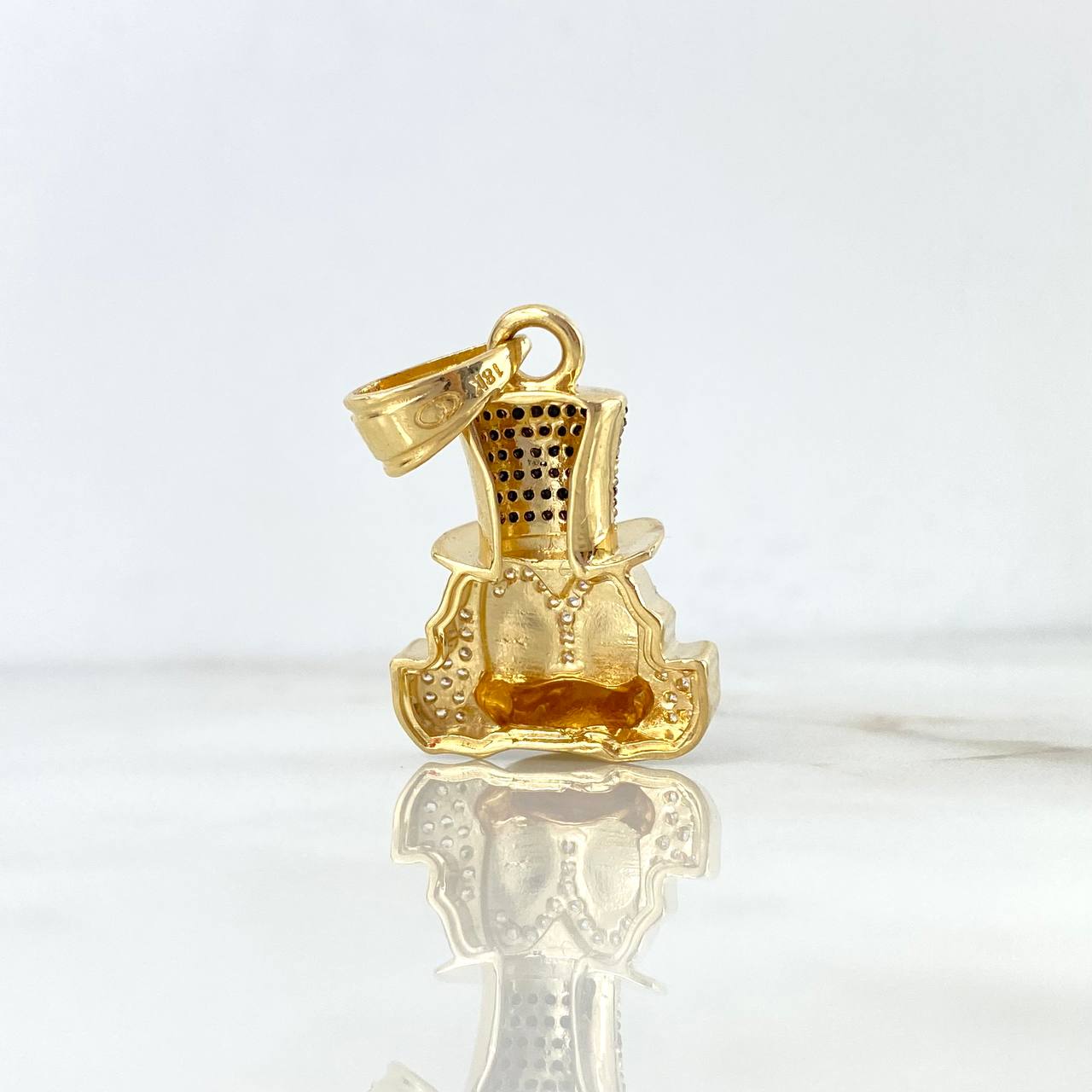 Dije Pato Millonario 8.9gr / 3.4cm / Circones Blancos y Negros Oro Amarillo ©