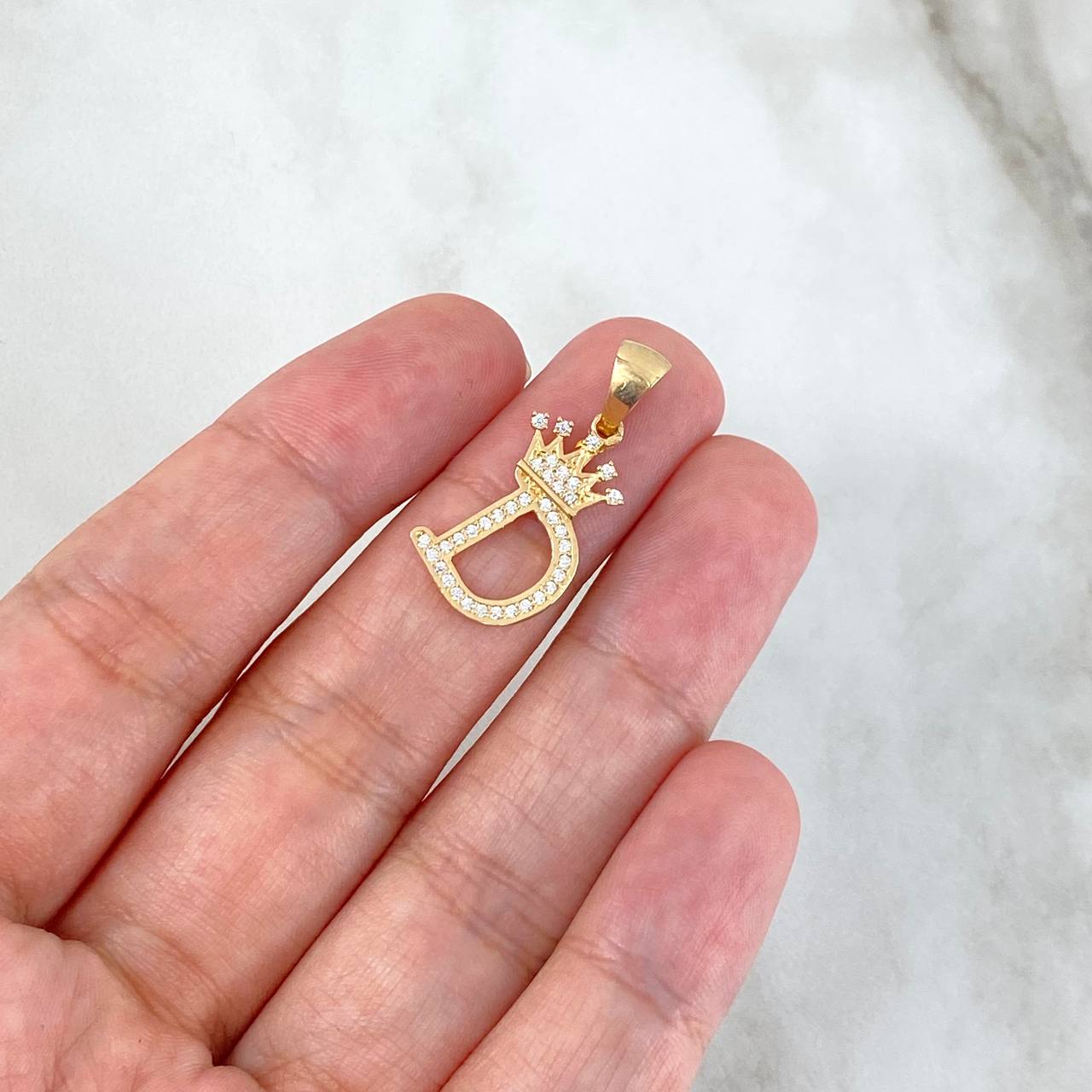 Dije Corona Letra D 1.65gr / 2.6cm / Oro Amarillo 18K *