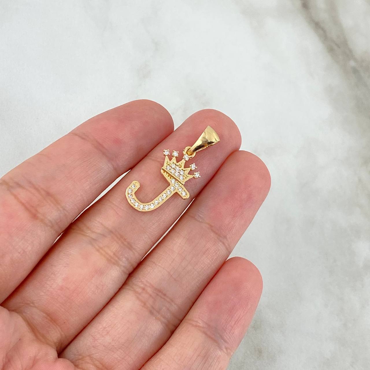 Dije Corona Letra J 1.6gr / 2.5cm / Oro Amarillo 18K