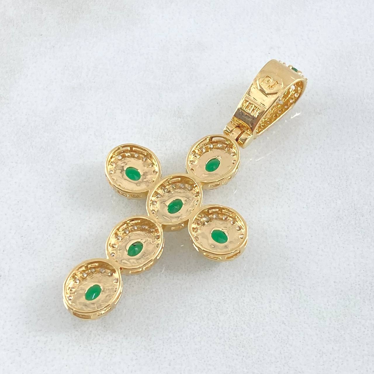 Dije Cruz Ovalo Tupido 5.55gr / 4.3cm / Oro Amarillo 18K ©