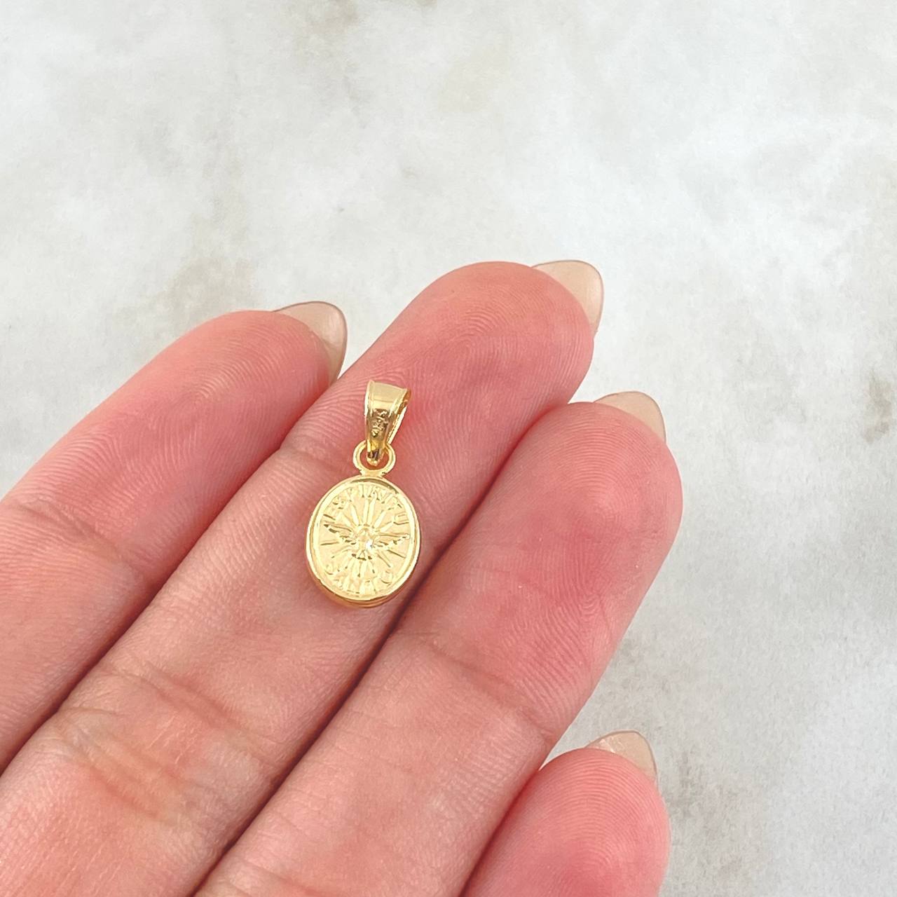Dije Espiritu Santo 0.45gr / 1.8cm / Oro 18K