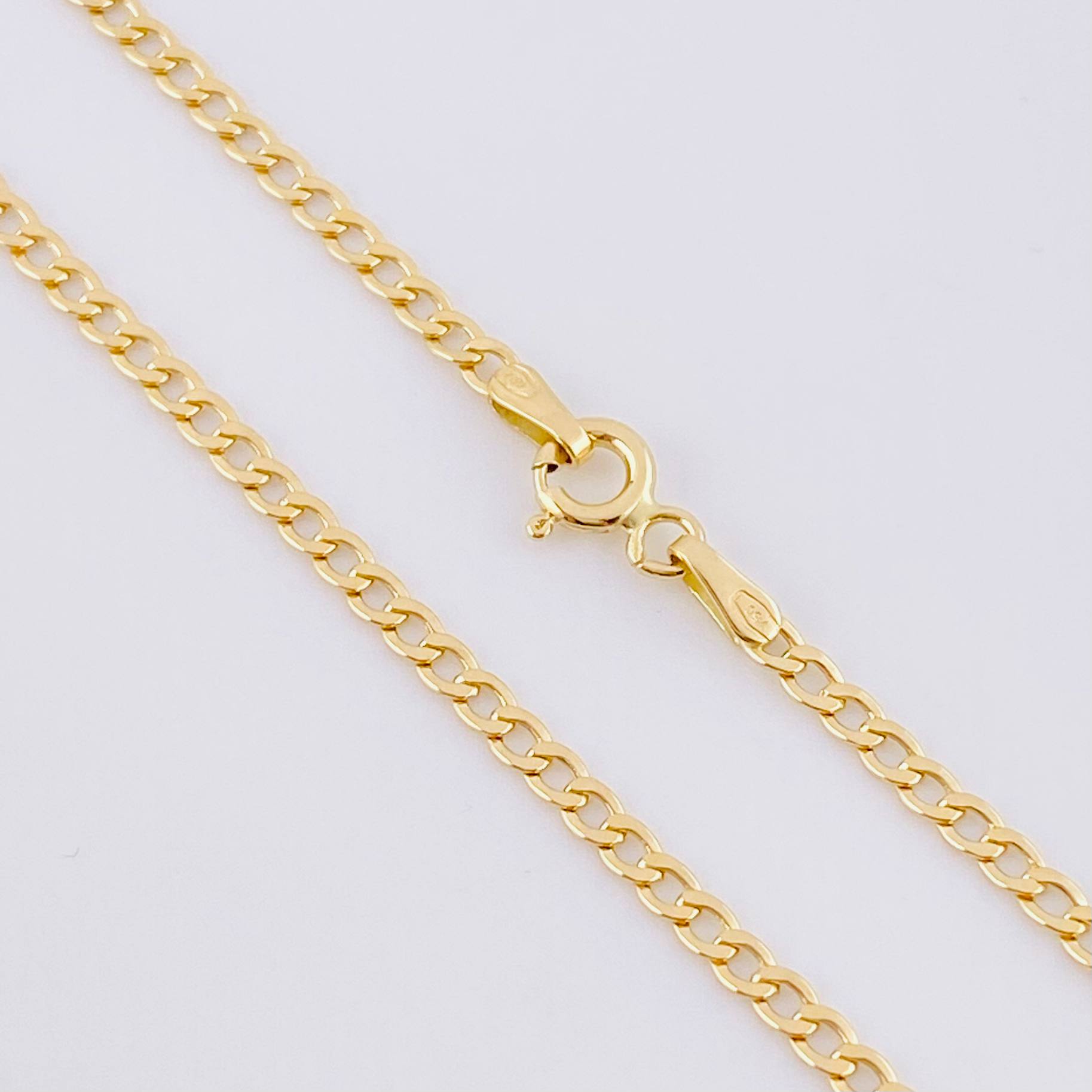 Cadena Cubana 1.9g / 45cm / 2.3mm Oro Amarillo 18K
