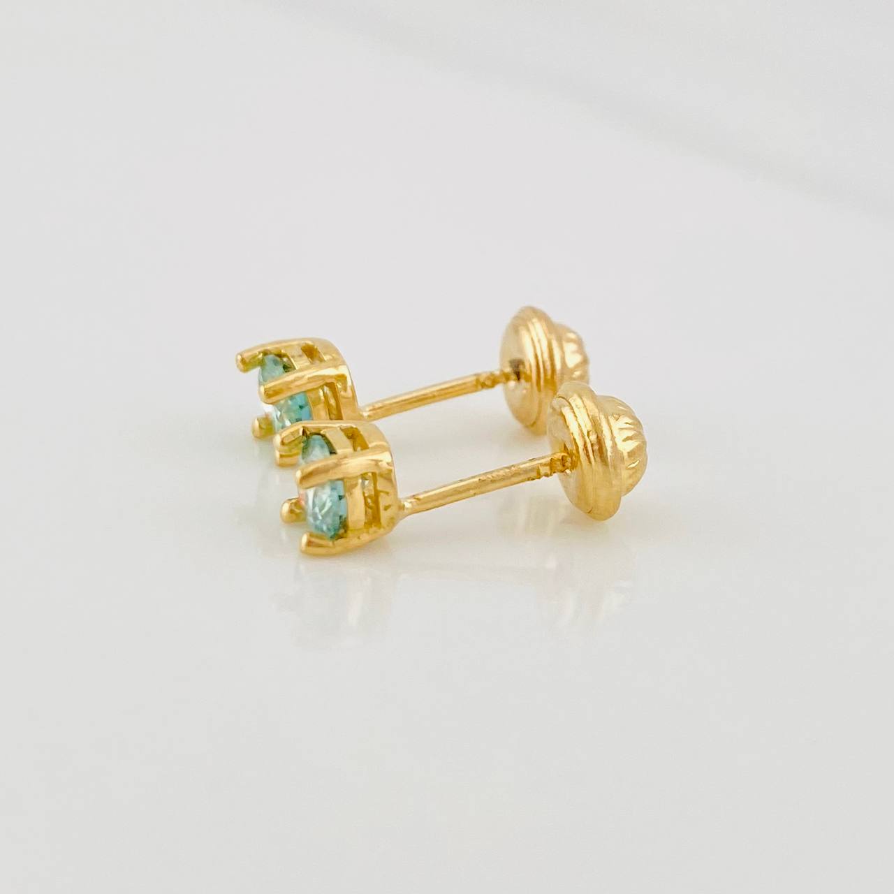 Topos Cuatro Garras Moisanita 3.3 qts 1.2g / 4.5mm Oro Amarillo 18K