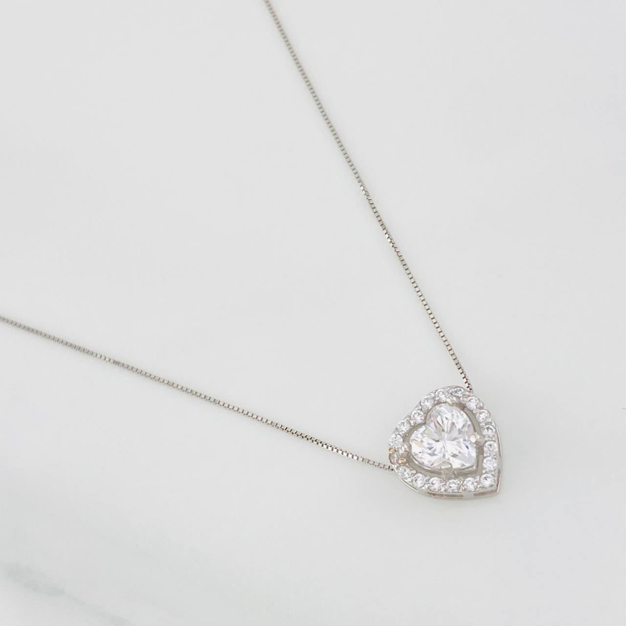 Cadena Veneciana Corazon Moisanita 1.18 qts 2.25g / 45cm / 0.7mm Oro Blanco 18K