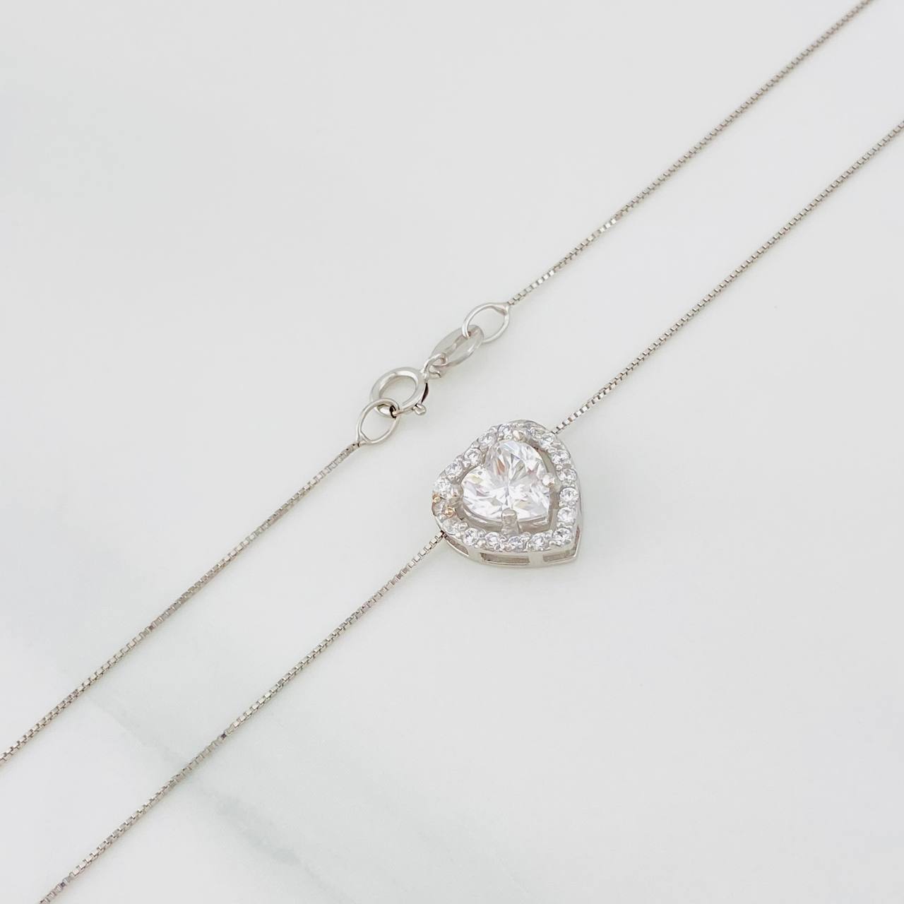 Cadena Veneciana Corazon Moisanita 1.18 qts 2.25g / 45cm / 0.7mm Oro Blanco 18K