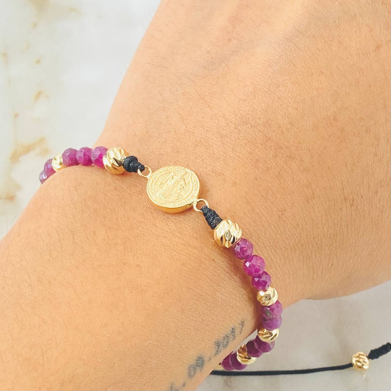 Pulsera Negra Rubies San Benito 2gr / Oro Amarillo 18K *
