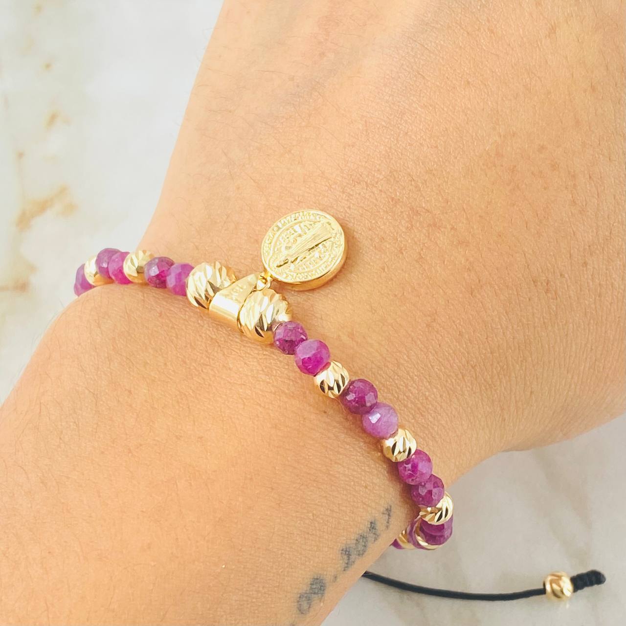 Pulsera Negra Rubies San Benito 2.35gr / Oro Amarillo 18K *