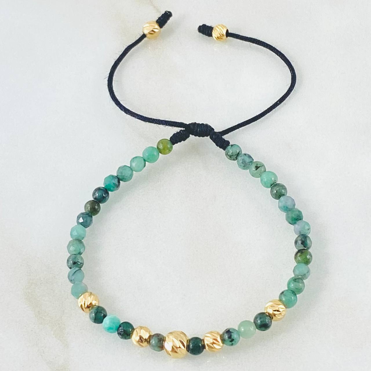 Pulsera Negra Esmeraldas Prulitanos 0.8gr / Oro Amarillo 18K (A.C)